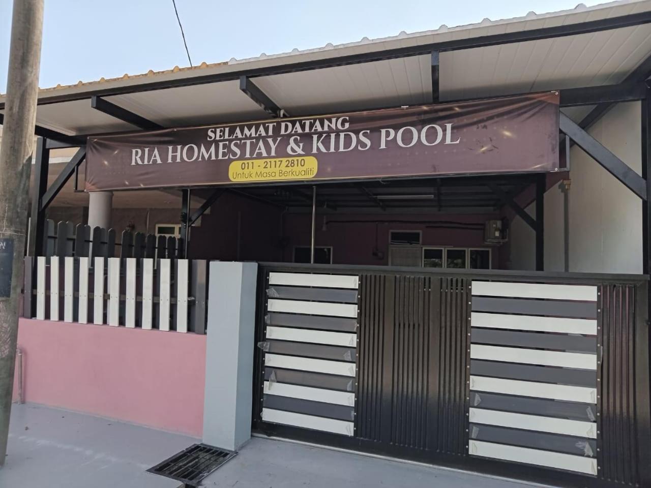 Ria Homestay & Kolam アロースター エクステリア 写真